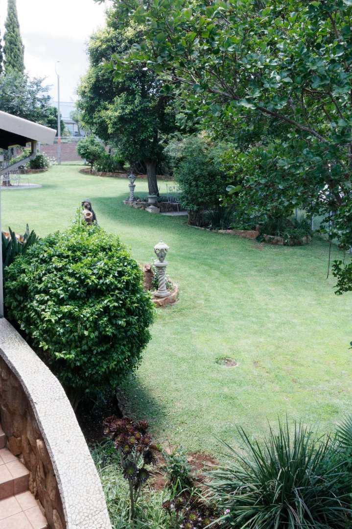 5 Bedroom Property for Sale in Wilkoppies North West